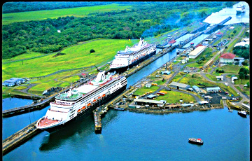 По новому Панамскому каналу прошло первое судно