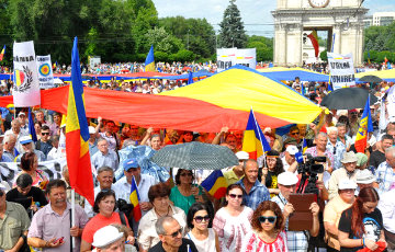 Тысячи жителей Молдовы протестуют против новой избирательной системы