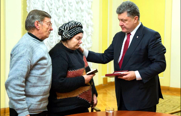Порошенко назначил пожизненную выплату родителям Жизневского