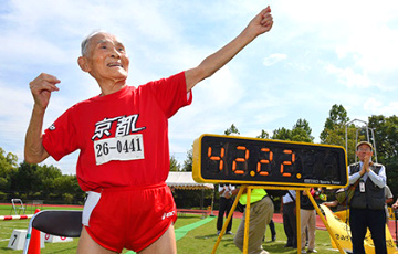 105-летний японец побил мировой рекорд в беге на сто метров
