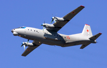 Самолет Ан-12 аварийно сел в аэропорту Минска