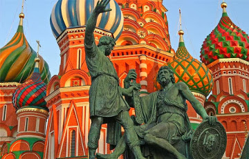 Россияне празднуют «освобождение» Москвы от белорусов и украинцев