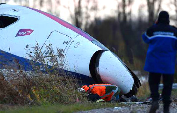 Во Франции на скорости 243 километров в час сошел с рельс поезд: 11 погибших