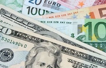 Belarusians Massively Bought up Currency in 2020