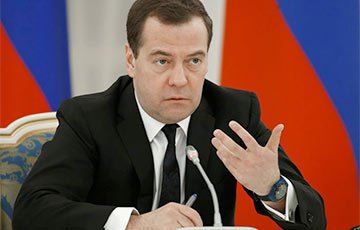 Bloomberg: Медведев сильно нервничает