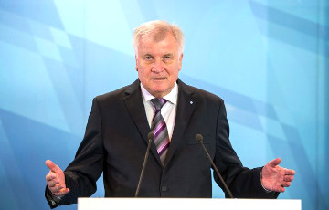 Премьер Баварии выдвинул Меркель ультиматум из-за беженцев