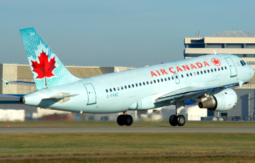 Самалёт Air Canada здзейсніў экстраную пасадку ў Таронта