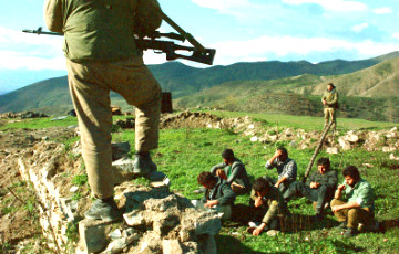 Нагорный Карабах: десятки погибших в третью ночь боев