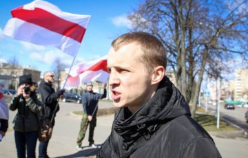 Активисты намерены вывесить 200 бело-красно-белых флагов в Минске