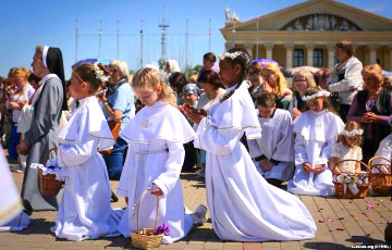 Католики Беларуси проводят День искупления за преступления советского атеизма