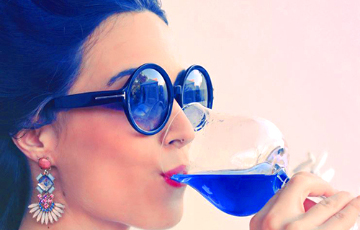 Испанцы изобрели голубое вино