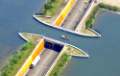 В Голландии построили водный мост, ломающий все законы физики