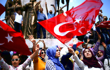 У Турцыі выдадзены ордэры на арышт яшчэ 47 журналістаў