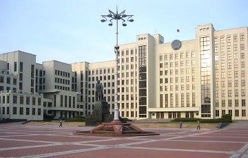 Minsk Resident Holds One-Person Picket At House Of Government