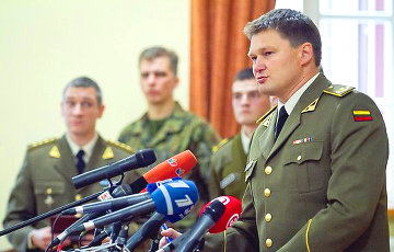 Литва официально отозвала военного атташе из России
