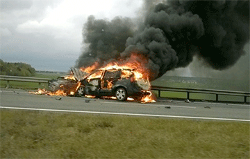 На М1 после лобового столкновения сгорели две машины