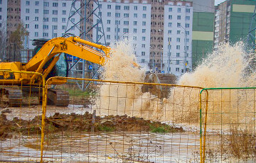 Фотофакт: в Минске бил 15-метровый «фонтан»
