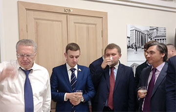 Жириновский устроил в Госдуме банкет по случаю победы Трампа на выборах