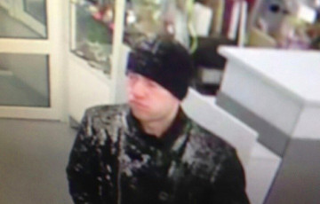 Появилось видео, как мужчина с пистолетом пытался ограбить минский супермаркет