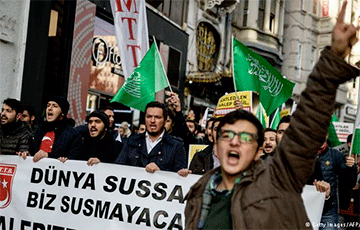 Турецкие студенты протестуют против действий РФ в Сирии