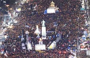 В Южной Корее тысячи людей отмечают импичмент президента