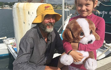 Новозеландец с дочерью выжили, дрейфуя месяц в открытом море