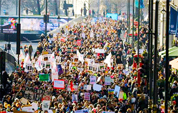 В «Марше женщин на Вашингтон» участвуют сотни тысяч человек