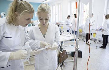 В Литве медсестры зарабатывают до 1000 евро, но хотят получать больше