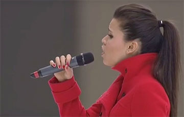 Исполнительница гимна России на ЧМ по хоккею с мячом забыла слова