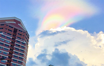 Видеофакт: В небе над Сингапуром появилась «огненная радуга»