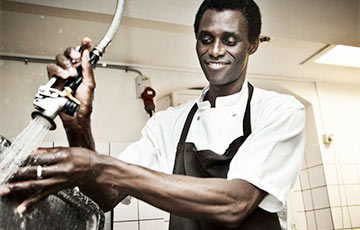 Посудомойщик стал совладельцем ресторана с двумя мишленовскими звездами