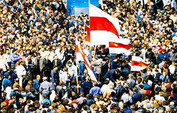 The Guardian: Поражение протестов в Беларуси помогло Путину напасть на Украину