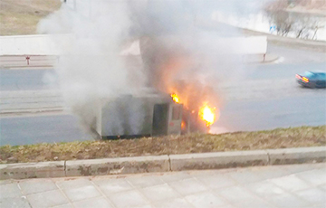 Фотофакт: В Витебске сгорел автозак