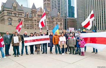 В Торонто прошла акция солидарности по случаю Дня Воли в Минске