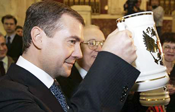 Медведев назвал «компотом» расследование «Он вам не Димон»