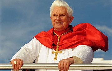 Экс-Папа Рымскі Бэнэдыкт XVI адзначыў 90-годдзе кубкам піва