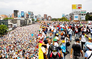Сотни тысяч венесуэльцев вышли на «мать всех протестов»