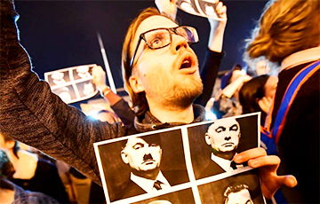 В Будапеште прошла акция-насмешка над премьером Орбаном