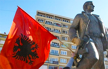 Тысячи албанцев заблокировали автомагистрали страны