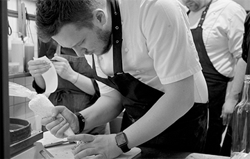 В Минске стали подавать на десерт драники с мороженым