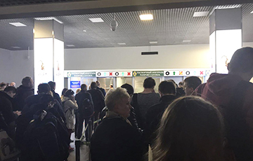 Белорус о погранконтроле в аэропорту РФ: Прохождение всех процедур увеличилось на 40 минут