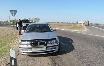 У девушки сломалась машина