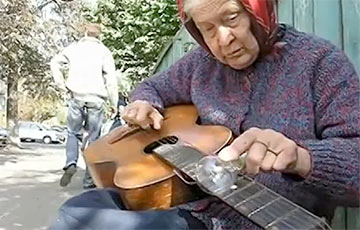 Играющая на гитаре лампочкой гомельская пенсионерка попадет на американский MTV