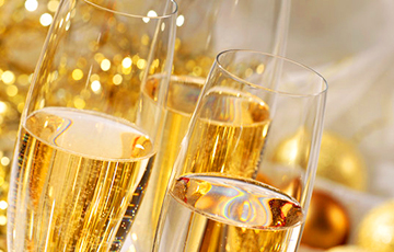 Шампанское на новогоднем столе белорусов станет «золотым»