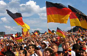 Опрос: большинство немцев с оптимизмом встречают наступающий год