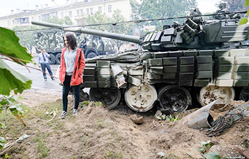 Минобороны наконец объяснило, почему в Минске танк врезался в столб