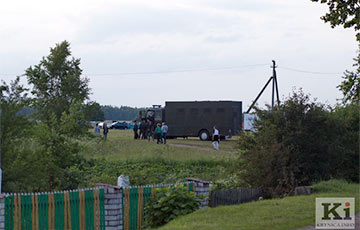 В Будславе ОМОНовец накричал на паломников из-за автозака