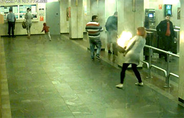У девушки в минском метро загорелся рюкзак