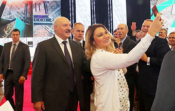 Azerbaijani Journalist Disgraces Herself By Publishing Selfie With Lukashenka