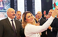 Азербайджанская журналістка абняславілася сэлфі з Лукашэнкам